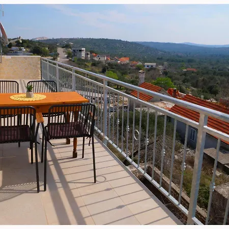 House Natalija Holiday home Podgreben